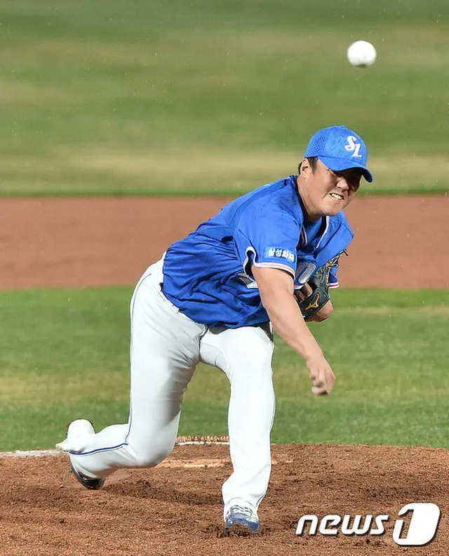 韓国プロ野球サムスン・ライオンズが海外遠征賭博容疑を受ける投手アン・ジマン（32）と契約解除を決定した。