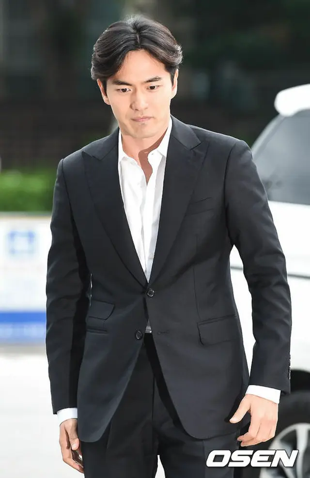 韓国俳優イ・ジヌク（34）が性的暴行容疑に巻き込まれる中、警察側がイ・ジヌクを告訴した女性A氏に対し「誣告容疑の可能性が高い」との立場を示した。