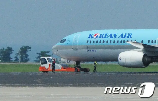 29日、日本・成田国際空港を出発し韓国・済州（チェジュ）国際空港に着陸した大韓航空機の前輪が破れる事故が発生した。