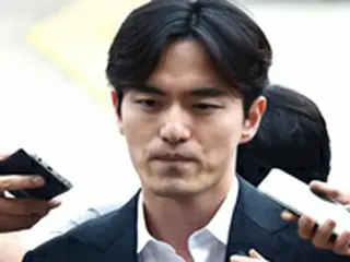 俳優イ・ジヌク、性的暴行疑惑後はじめての公式立場 「俳優として最善を尽くす」