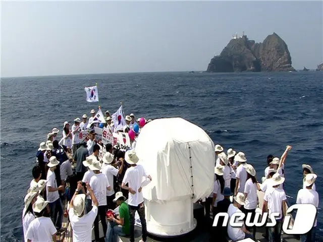 韓国危機管理研究所は光復71周年を迎え、来る12日から15日まで脱北大学生を含む独島（日本名:竹島）探訪団94人が陸軍の科学化訓練体験や独島探訪を通じて領土守護意思を固めると明かした。