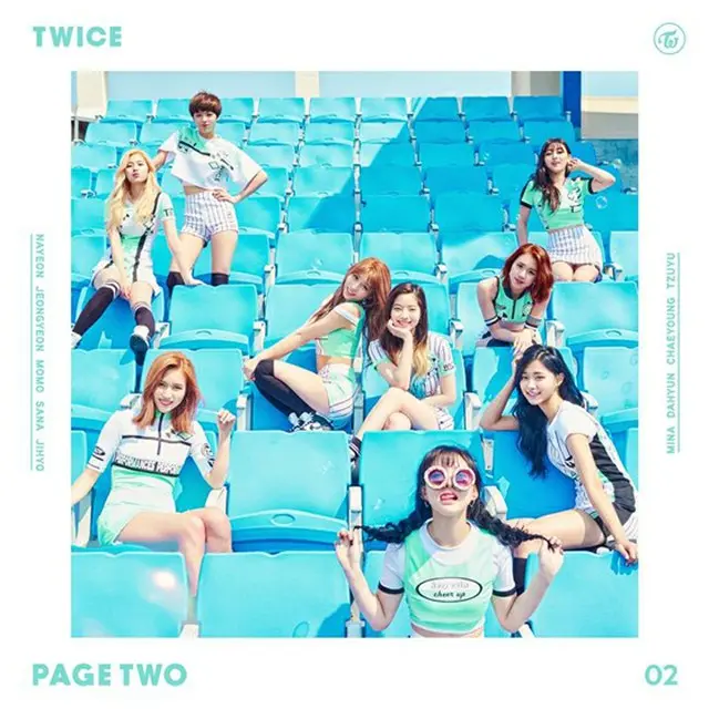 韓国ガールズグループ「TWICE」が去る8月12日、今年4月に発表した2ndミニアルバム「PAGE TWO」が“ガールズグループにおける魔の壁”とされる販売数15万枚（ガオンチャート基準）を記録した。（提供:OSEN）