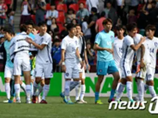 ＜サッカー＞韓国代表、W杯最終初戦を前にサポーターの前に登場