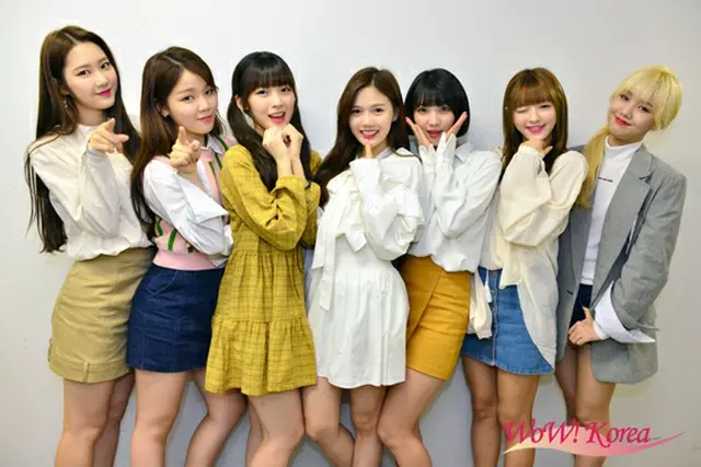 「OH MY GIRL」左からジホ、スンヒ、アリン、ヒョジョン、ビニ、ユア、ミミ