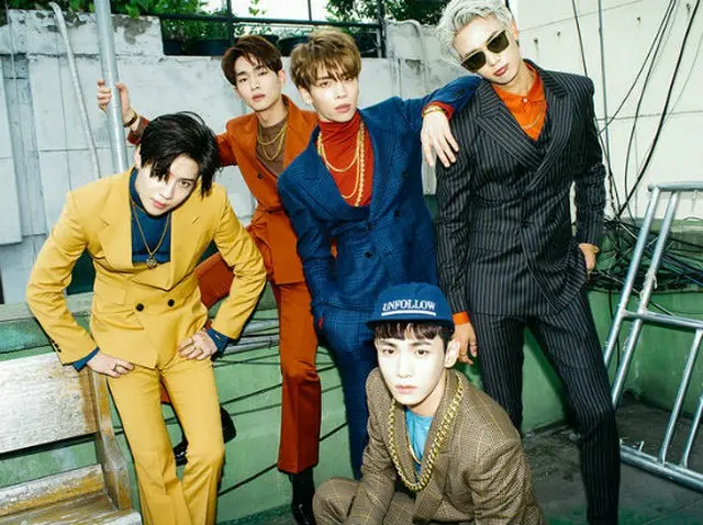 「SHINee」が23日に生放送されたSBS音楽バラエティ「人気歌謡」で、5thアルバムのタイトル曲「1 of 1」を完璧なパフォーマンスで披露した。（提供:OSEN）