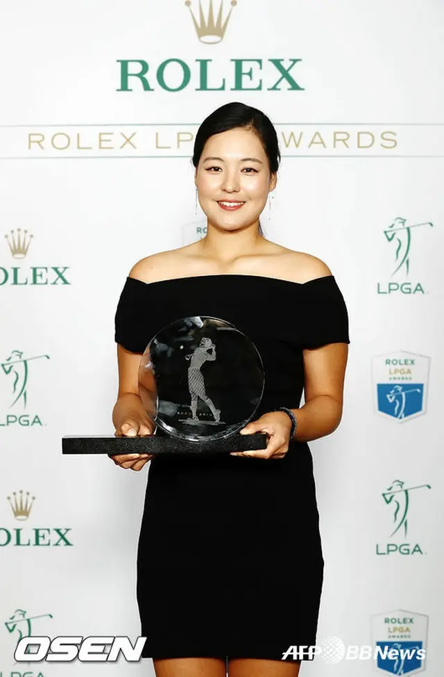 チョン・インジ（22、hite JINRO、韓国）が全米女子プロゴルフ協会（LPGA）授賞式前夜祭で、新人王らしい姿を見せた。