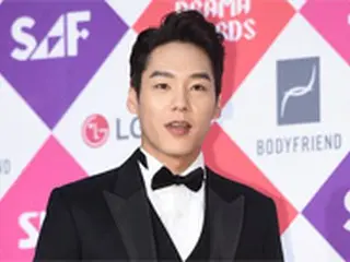 俳優クァク・シヤン、JTBCバラエティ番組のMCに抜てき…「TWICE」と共演