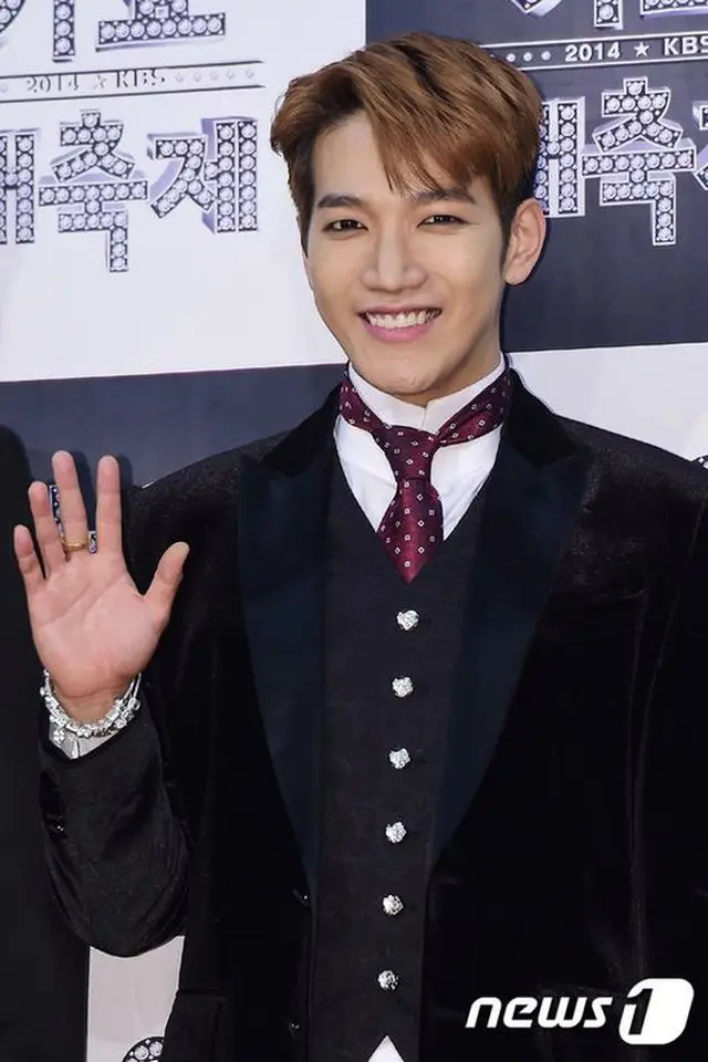 韓国アイドルグループ「2PM」に墜落事故がおきた。本日のコンサート中、メンバーのJUN.K（29）が高さ3Mほどの移動式舞台から落ちてしまった事故。