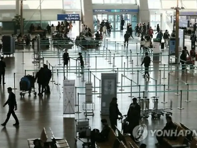 閑散とする仁川空港の出国ロビー＝（聯合ニュース）