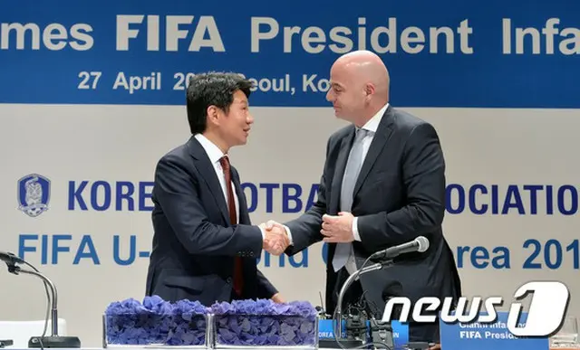 FIFA会長、評議会委員当選の大韓サッカー協会チョン・モンギュ（鄭夢奎）会長に祝意