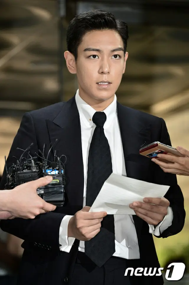 韓国の人気グループ「BIGBANG」T.O.P（29、本名:チェ・スンヒョン）が初公判に出廷し、大麻吸煙容疑について文章に綴り謝罪した。（提供:news1）