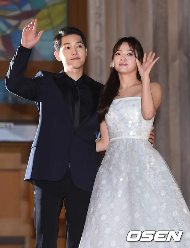 韓国俳優ソン・ジュンギ（31）と女優ソン・ヘギョ（35）が結婚することを明かした中、2人はドラマ「太陽の末裔」の放送前から格別な関係であったことが分かった。