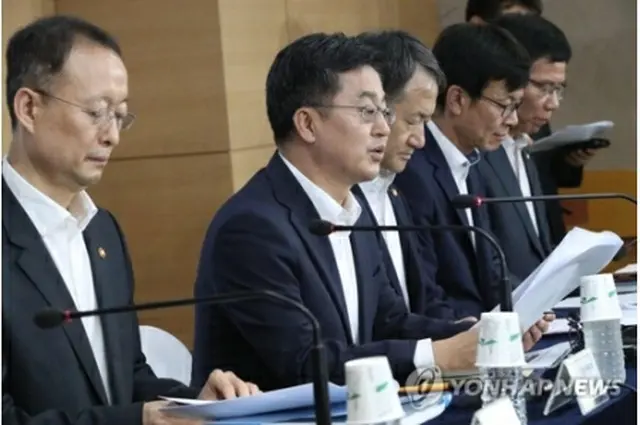 韓国政府は２５日、経済政策の大枠を示す「経済政策方向」を発表した＝２５日、ソウル（聯合ニュース）