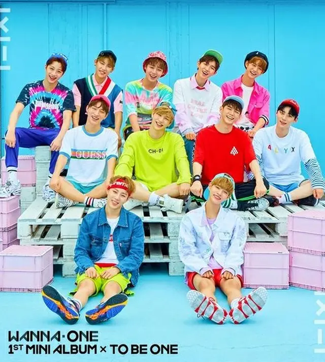 「Wanna One」が7日午後6時、1stミニアルバム「1X1=1(To Be One)」をリリース。そして、同日、高尺スカイドームで行われるデビュープレミアショーコンを皮切りに、本格活動に入る。（提供:OSEN）