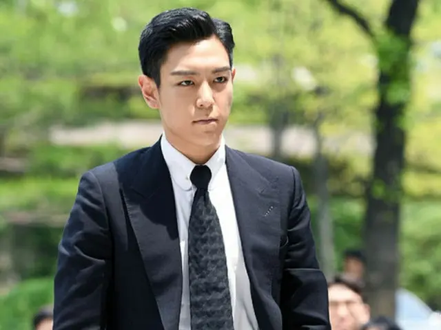 韓国の人気グループ「BIGBANG」T.O.P（29）との大麻吸煙容疑で起訴された元練習生ハン・ソヒが「最初に大麻を勧めたのはあっち（T.O.P）だった」と主張した。（提供:OSEN）