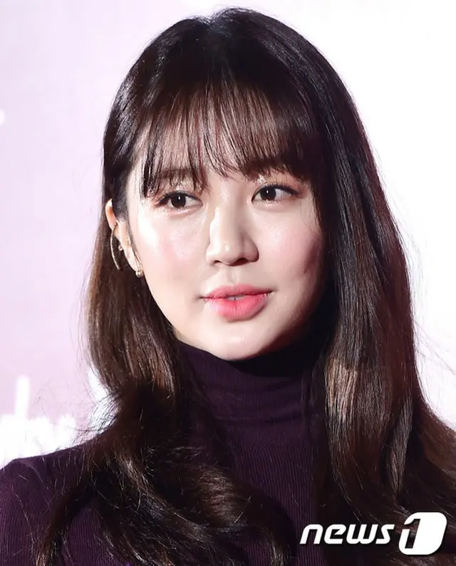 韓国女優ユン・ウネ（33）がtvNバラエティ「対話が必要なペット」で国内復帰を果たす。