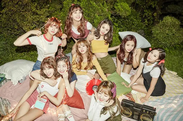 「TWICE」、SBS「人気歌謡」で初の5連続”トリプル・クラウン”を達成！（提供:OSEN）