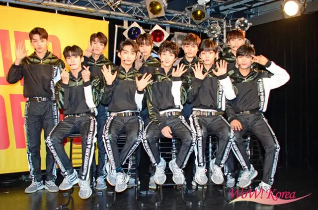 「TRCNG」後列左からハヨン、ウヨプ、シウ、ジフン、テソン、前列左からハクミン、ヒョヌ、カンミン、ジソン、ホヒョン