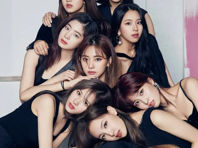 「TWICE」、「COSMOPOLITAN」表紙に！「一緒に夜食を食べるときが一番幸せ」（提供:news1）