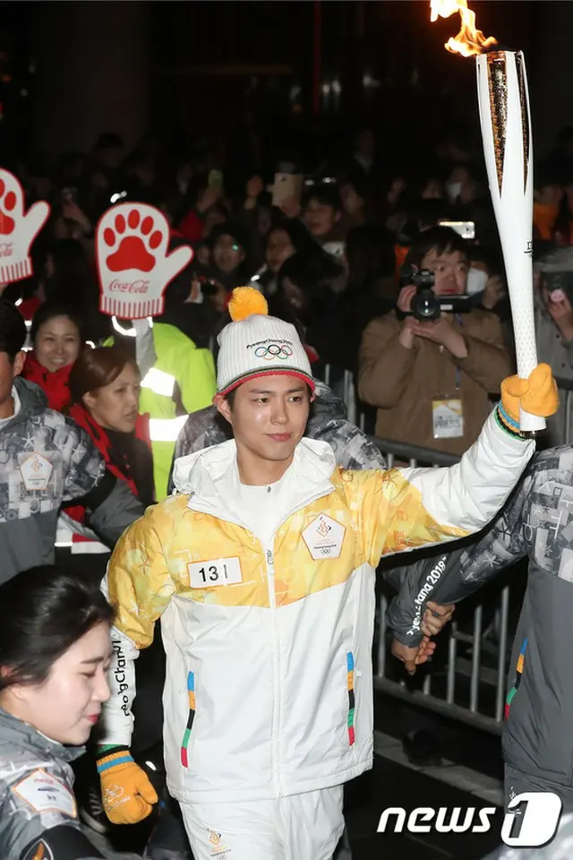 人気俳優パク・ボゴム、平昌五輪聖火リレーに登場