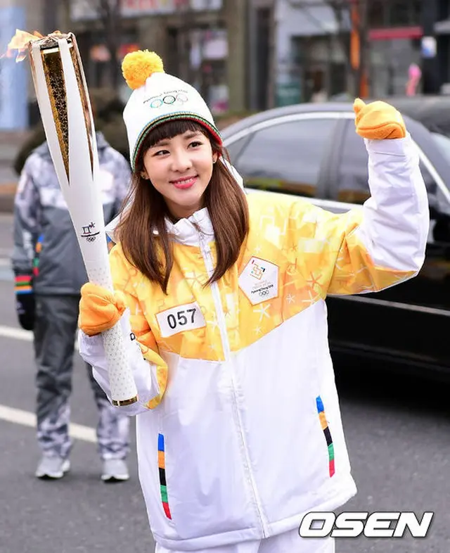 歌手DARA（元2NE1）、平昌五輪聖火リレーに参加＝韓国