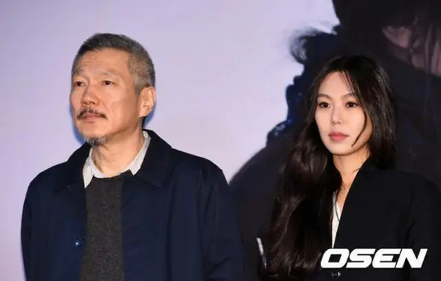 韓国女優キム・ミニ（35）との”不倫関係”を認めた韓国映画界の巨匠＝ホン・サンス監督（57）と離婚訴訟中の妻A氏が弁護人団を選任した。さらに2次弁論期日は来る3月に変更された。