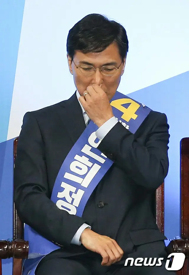 韓国検察が安熙正（アン・ヒジョン）忠清南道知事元知事の性的暴行場所として伝えられた複合マンションを家宅捜索した。