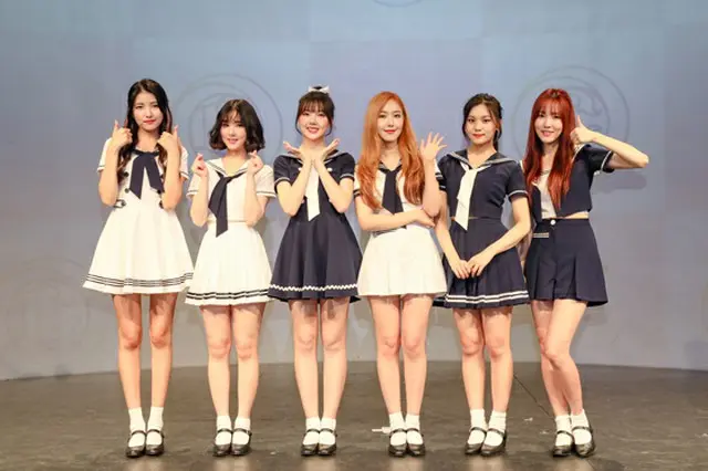 「GFRIEND」左からソウォン、ウナ、イェリン、シンビ、オムジ、ユジュ