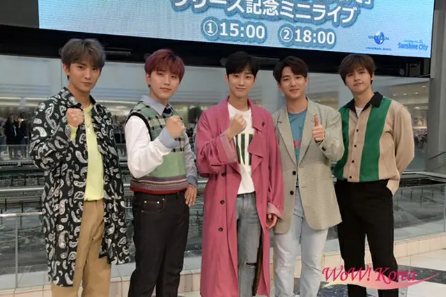 「B1A4」左からゴンチャン、サンドゥル、ジニョン、バロ、シヌゥ