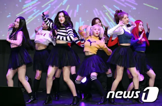 韓国ガールズグループ「MOMOLAND」がメンバージュイの実兄が服務中である海兵隊の部隊を訪問し、慰問公演をおこなった。（提供:news1）