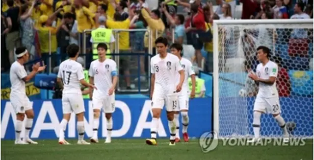 先制ゴールを奪われ、悔しがる韓国代表＝１８日、ニジニ・ノブゴロド（聯合ニュース）