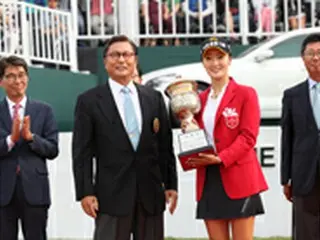 ＜女子ゴルフ＞美女ゴルファーのオ・ジヒョン、大会最少ストロークで優勝＝韓国ゴルフ