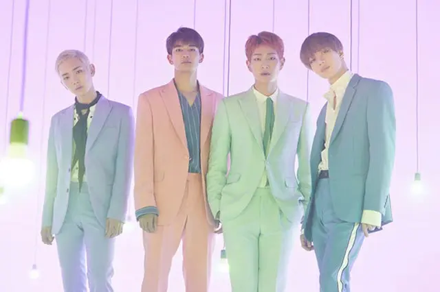 韓国ボーイズグループ「SHINee」は25日午後6時、各音源サイトで6thアルバムの最後を飾る3つ目の「The Story of Light EP.3」を発売。（提供:OSEN）