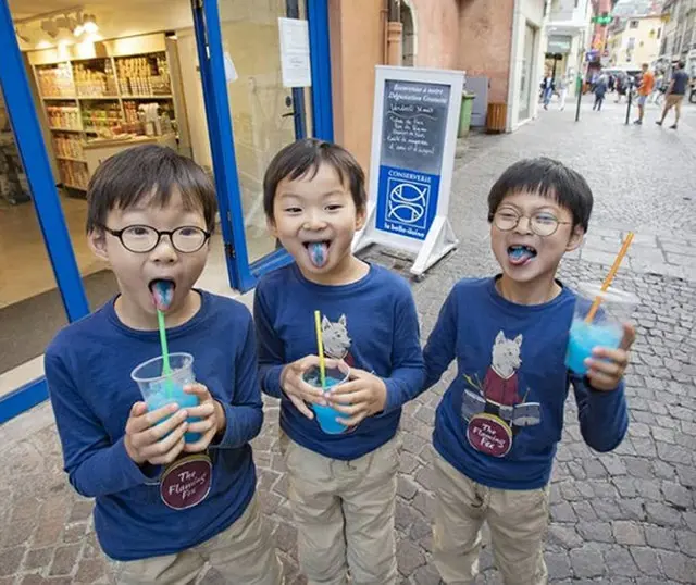 韓国俳優ソン・イルグクが、三つ子の息子たちの近況写真を公開した。（提供:OSEN）