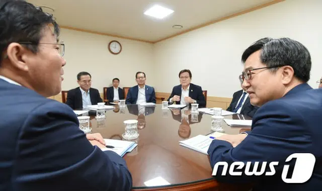 韓国政府、「労働時間短縮・最低賃金」政策修正・補完を議論（提供:news1）