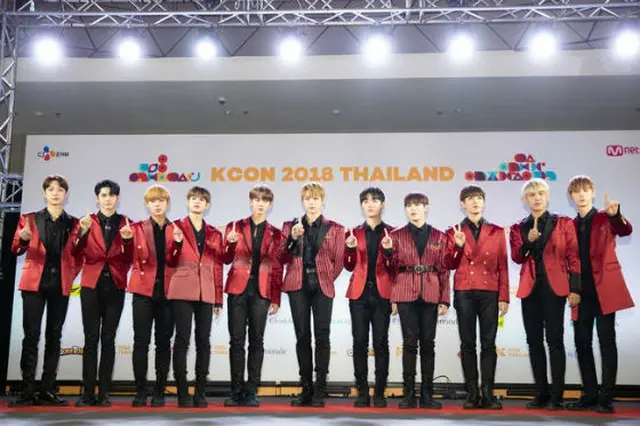 「KCON 2018 THAILAND」のレッドカーペットに登場した「Wanna One」。（提供:OSEN）