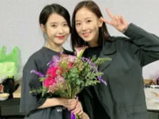 IU×カン・ハンナ、美貌も輝く親友2ショット