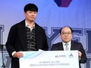 ＜野球＞“八百長提案を通報”イ・ヨンハ、韓国プロ野球選手協会今年の選手賞を受賞