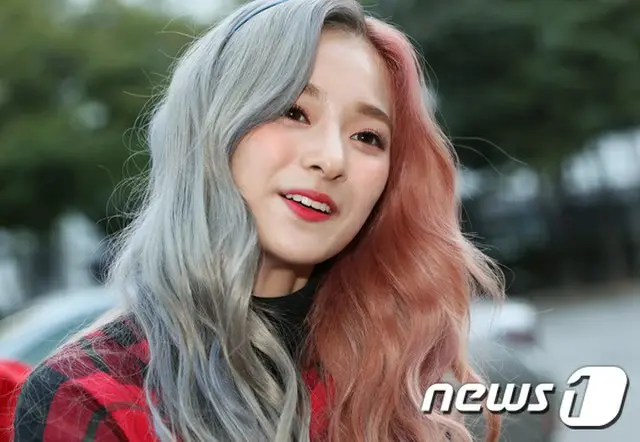 韓国ガールズグループ「fromis_9」メンバーのイ・ナギョンのヘアスタイルが話題となっている。（写真提供:news1）