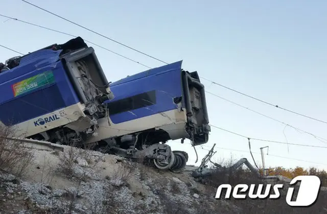 韓国高速鉄道（KTX）脱線事故、15人負傷