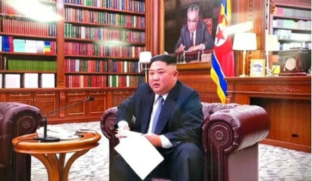 新年の辞を発表する金正恩氏＝１日、ソウル（朝鮮中央テレビ＝聯合ニュース）