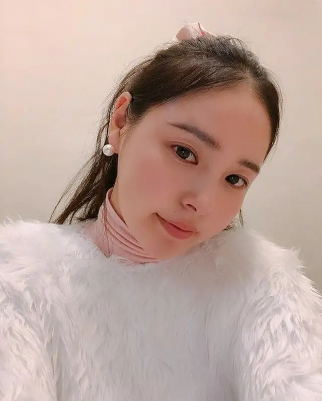 韓国女優ミン・ヒョリンが、夫で「BIGBANG」メンバーのSOLとの結婚1周年を迎えて久しぶりに近況を伝えた。（写真提供:OSEN）