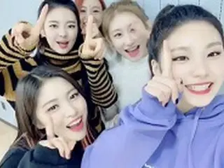 パク・チニョン、「ITZY」デビュー後初の1位をお祝い！