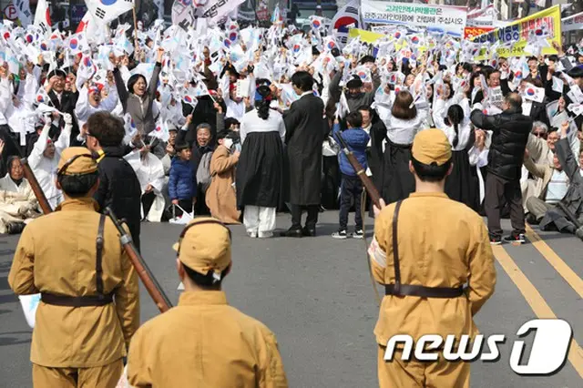 各地で三・一独立運動100周年記念行事がおこなわれる…当時を再現するような場面も＝韓国