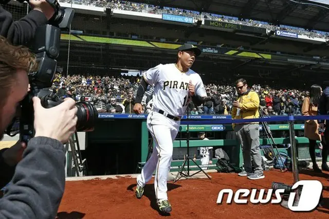 ＜MLB＞カン・ジョンホ、914日ぶりホーム試合に交代出場…2打数無安打