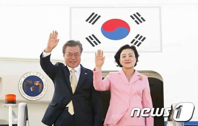 韓国・文大統領、ウズベキスタンの公式歓迎式に出席…国賓訪問日程開始