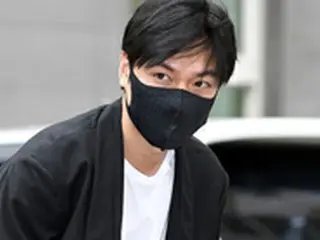 俳優イ・ミンホ、軍服務終え除隊 「待っていてくれて、ありがとう！」