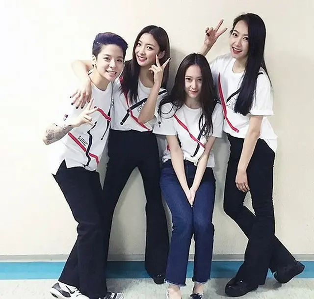 韓国ガールズグループ「f(x)」が、なんと3年ぶりにメンバー全員そろった“完全体”となってステージに立つかもしれないと話題になっている。（写真提供:OSEN）