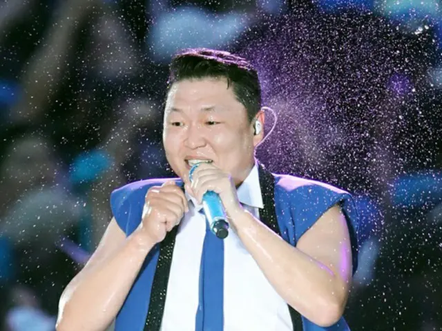 韓国歌手PSY（41）が、MBCの時事番組「ストレート」が提起したYGエンターテインメントの性接待疑惑の場に同席していたという主張に関して「友人との場だと思っていた」と明かした。（提供:news1）