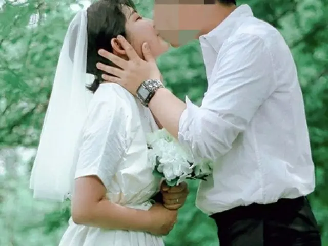韓国女優故チェ・ジンシルの娘ジュニさん（17）がSNSに掲載した写真がウェディング写真だと誤解されていることについて心境を明かした。（提供:OSEN）